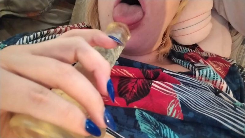 Erin Houpt in bikini airlines cast — leaked bikini video