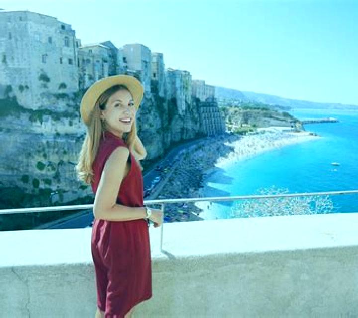 Izi Ashley model portrait